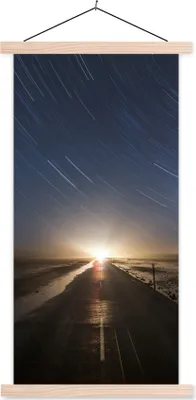 Produktbild von MuchoWow® Textilposter Die Straße zwischen den Sternschnuppen 40x80 cm mit holzfarbenen Rahmen - Wohnzimmer
