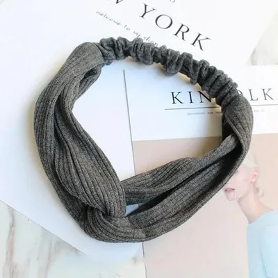 Image de Bandeau de cheveux à la mode en tricot côtelé uni dans un ton gris foncé