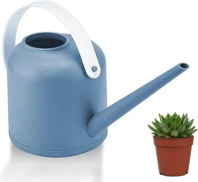 Immagine prodotto di Pratico annaffiatoio in plastica per piante da interno ed esterno con beccuccio lungo