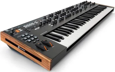 Productafbeelding van Novation Summit: een hybride synthesizer