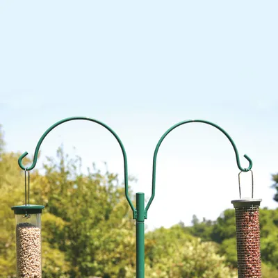 Produktbild von CJ Wildlife Vogelfutterstation mit Schäferhaken - Doppelhaken aus Metall - 2 Arme - Aufsteckbar für Vivara Kombi-Pfahl - Kombi-Pfahl nicht enthalten