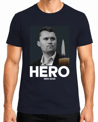 Imagen del producto de Camiseta para hombre, color azul marino, con el texto "Charlie Kirk Hero Ruhe in Frieden Republikaner Berater", talla M