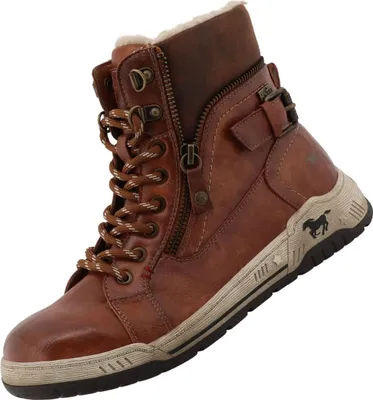 Auf dem Bild ist ein brauner Stiefel zu sehen der aus weichem Leder gefertigt ist. Der Stiefel wird von der linken Seite gezeigt sodass die Form und die Details gut zur Geltung kommen.