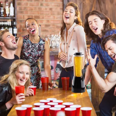 Produktbild von 51 teiliges Bierset , Biersäule 2,5 Liter, mit Zapfhahn, 50er Pack Getränkebecher blau, Party Cups für Beer Pong