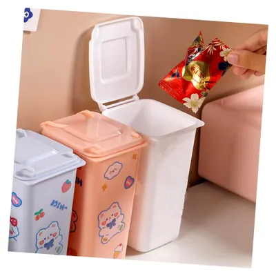 Produktbild von 4 Stück Miniatur Tischmülleimer mit Deckel Kompakter Schreibtisch Abfalleimer und Stifthalter Vielseitiger Kunststoff Papierkorb für Büro und Zuhause