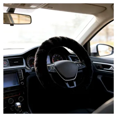 Produktbild von Universeller Lenkradbezug für Autos, 37-39cm - Weicher, atmungsaktiver und geruchfreier Kurzplüsch, für den Winter - Teleskopischer, Rutschfester Überzug für Komfort und Schutz in Schwarz
