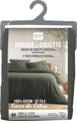 The image shows the packaging of a duvet cover set, with a picture of the duvet cover on a bed.