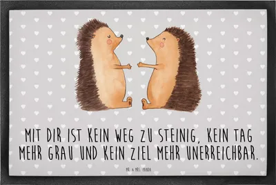 Produktbild von Mr. & Mrs. Panda Bodenvorleger Igel Liebe 40 x 60 cm - Grau Pastell - Geschenk, Freundin, Schmutzfangmatte, Hochzeitstag, Türvorleger, fußmatte, Schmutzmatte, Partner