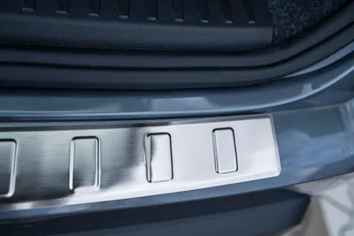 Zdjęcie produktu dla Osłona krawędzi bagażnika z kantem, pasująca do samochodu Seat Arona 6P, wykonana ze stali nierdzewnej, przeznaczona do samochodów wyprodukowanych od 2017 roku, kolor: srebrny