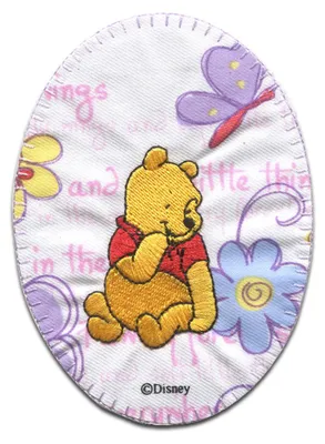 Obrázek produktu pro Disney © Winnie the Pooh Flowers Sits - nášivka, nažehlovací, nažehlovací obrázek, nášivka, k nažehlení, velikost: 10,7 x 8 cm
