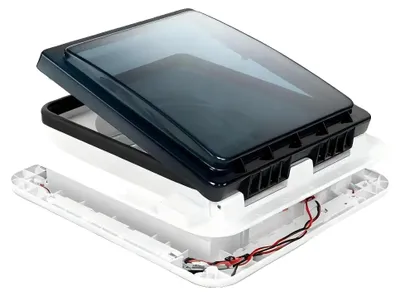 Produktbild von RV Belüftungsventilator, integriertes LED-Licht, wasserdichtes Design, WEISS