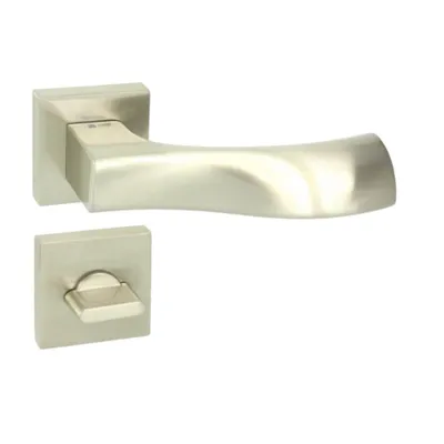 Produktbild von DOMINO Türgriff Drückergarnitur WC - Badezimmer Set | quadratische Rosette | für Badezimmertüren | Set WC - Rosetten-Garnitur | Türbeschläge aus Znal | Nickel |LIVA QR M9