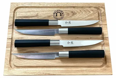 Obrázok produktu pre Sada 4 steakových nožov s 12 cm čepeľou a drevenou krájacou doskou