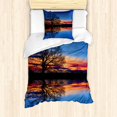 Produktbild von ABAKUHAUS Panorama Mantele, Nachtlandschaft, Milbensicher Allergiker geeignet mit Kissenbezügen, 135 cm x 200 cm - 80 x 80 cm, blau orange