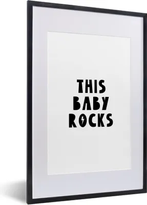 Produktbild von MuchoWow® Gerahmtes Poster Zitate - Dieses Baby rockt - Baby - Kinder - Sprichwörter 40x60 cm - Poster mit Schwarzem Bilderrahmen Wandposter Rahmen Foto Bilder - Poster in Rahmen