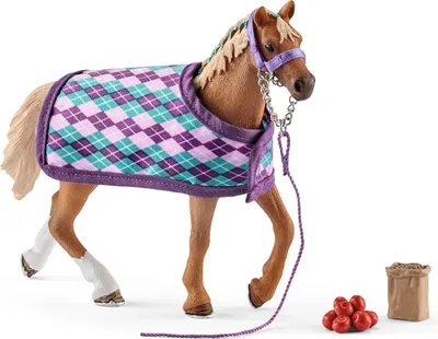 Zdjęcie produktu dla Schleich 42360 - Koń pełnej krwi angielskiej z kocem