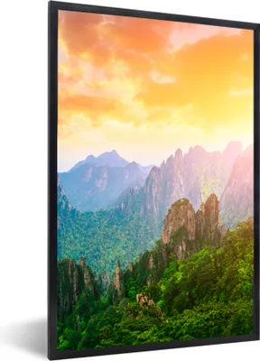 Produktbild von MuchoWow® Gerahmtes Poster Berge - Bäume - Sonnenuntergang - Natur 60x90 cm - Poster mit Schwarzem Bilderrahmen Wandposter Rahmen Foto Bilder - Kunst