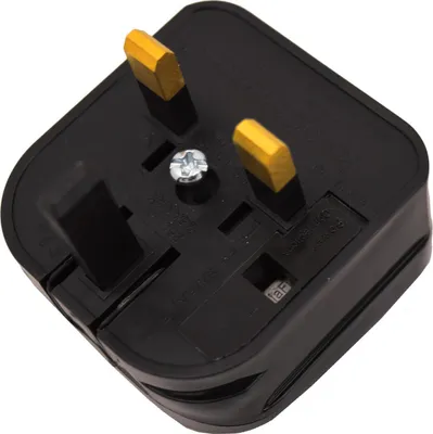 Produktbild von Syntrox Germany Reiseadapter EU auf UK 3-Pin Steckdose Reisestecker