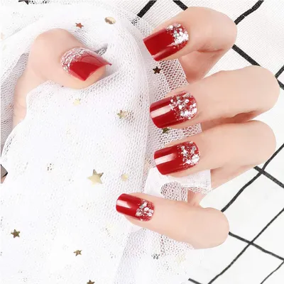 Produktbild von 24 Stück künstliche Fingernägel, glitzernd verziert, einfarbig rot, kurze, quadratische Vollnagelspitzen (roter Glitzer)
