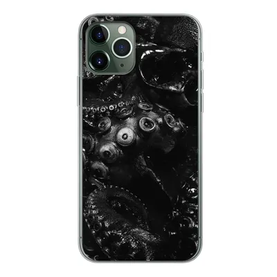 Produktbild von MuchoWow® Handyhülle Schutzhülle Hülle für iPhone 11 Pro Nahaufnahme Oktopus auf schwarzem Hintergrund in schwarz und weiß Silikon Softcase Handy Hülle - Handy