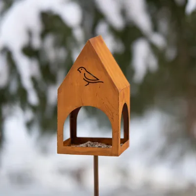Produktbild von Rustikales Vogelhaus auf Stange – Stahl-Futterhaus mit 118 cm Erdspieß