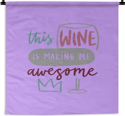 Produktbild von MuchoWow® Wandteppich Wandbehang Zitat "Dieser Wein macht mich geil" mit lila Hintergrund 120x120 cm Tapisserie Dekoration Wandtuch - Modern - Baumwollgewebe