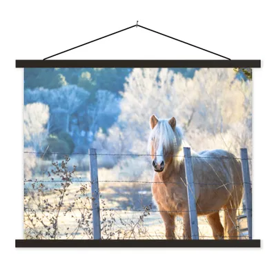 Produktbild von MuchoWow® Textilposter Pferd - Winter - Schnee 150x113 cm mit schwarzem Rahmen - Wohnzimmer
