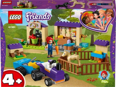 The image shows the packaging for a LEGO Friends playset, featuring a stable scene with horses and figures.
