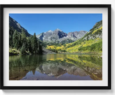 Produktbild von See mit Bergen und Wäldern– Wandbild mit Rahmen – Gerahmtes Bild  – Wanddekoration – 80x60 cm –  Schwarz Rahmen