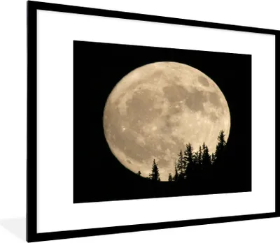 Produktbild von MuchoWow® Gerahmtes Poster Mond - Bäume - Schwarz 80x60 cm - Poster mit Schwarzem Bilderrahmen Wandposter Rahmen Foto Bilder - Schlafzimmer-Dekorationen - Fotoposter