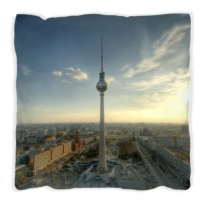 Produktbild von Wallario Premium Kissen, weiche Oberfläche, mit Motiv Fernsehturm Berlin mit Panoramablick über die Stadt, Größe: 30 x 30 cm, mit weißer Rückseite
