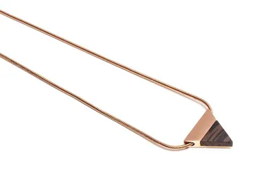 Produktbild von BeWooden-Frauen Halskette mit Holzdetail Rose Halskette Triangle