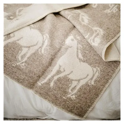 Produktbild von Wendedecke aus Schafwolle 130 x 200 cm in Beige mit Pferdemuster