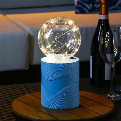 Produktbild von LED Solar Tischlampe GLOW - Kugelleuchte mit Sockel - warmweiße LED - H: 27cm - Lichtsensor - blau