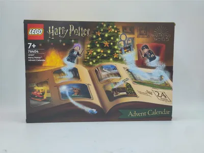 Produktbild von LEGO 76404 Harry Potter Adventskalender 2022 mit Brettspiel, 7 Minifiguren, Film-Szenen und Spielzeug Zubehör, magisches frühes Geschenk für Weihnachten