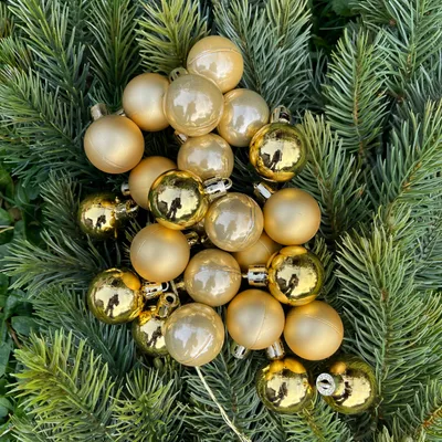Produktbild von 24 x kleine Weihnachtskugeln aus Kunststoff zum Hängen - Baumkugeln wetterfest Christbaumkugeln Kunststoff Baumschmuck