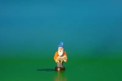 Produktbild von Miniaturfiguren Zwerg mit Pferd Höhe 4,5cm NEU
