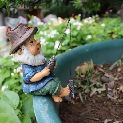 Dekorativer Hering Gnom aus Harz - Gartenfigur für drinnen und draußen - Ornament für Teich und Innenhof