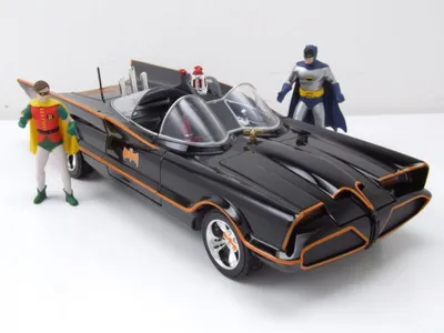 Produktbild von Jada Toys 98625 Batmobile Batman Classic Series 1966 schwarz mit Licht und Figuren 1:18