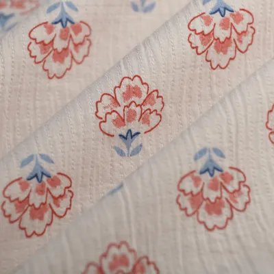 Productafbeelding van Dubbele mousseline stof, 144 cm breed, bloemenprint, roze