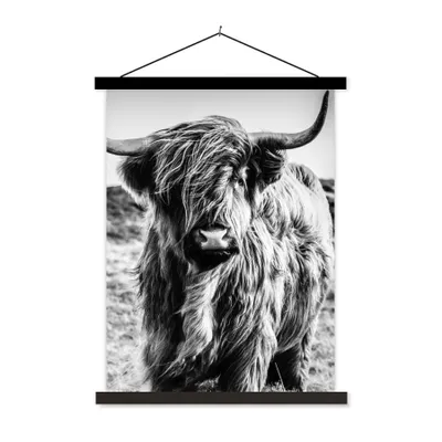 Produktbild von MuchoWow® Textilposter Schottischer Highlander - Natur - Kuh - Schwarz - Weiß 90x120 cm mit schwarzem Rahmen - Dekoration