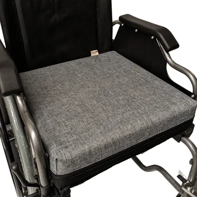 Produktbild von SENIORI Rollstuhlkissen Sitzkissen für Rollstuhl Sitzerhöhungv 42 x 42 x 8 cm Antidekubitus Kissen mit doppelter Schaumstoffschicht (3K. Grau)