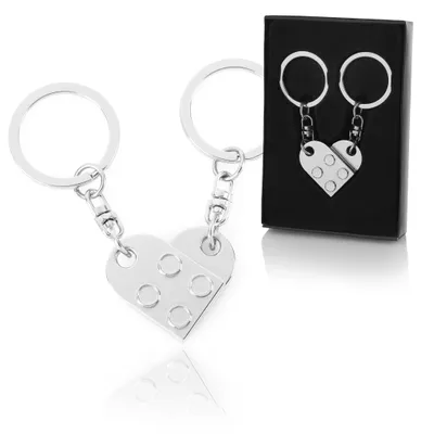 Produktbild von CraftWerk Schlüsselanhänger Herz 2er Set mit magnetischer Bindung - Baustein Anhänger mit Geschenkbox für Weihnachten oder Geburtstag -Silber / Silber