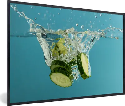 Produktbild von MuchoWow® MuchoWow® Gerahmtes Poster Gurke - Scheibe - Wasser 60x40 cm - Poster mit zchwarzem Bilderrahmen - Printing - Wanddeko Schlafzimmer