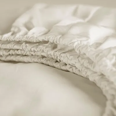 Produktbild von Cinderella Sundays - Spannbettlaken für Split-Topper (bis 15 cm) - Satin - 160x200 cm - Ivory