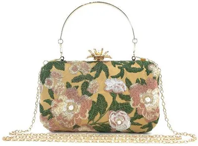 Image de Pochettes vintage pour femmes avec pince décorative, idéales pour les occasions formelles et les mariages