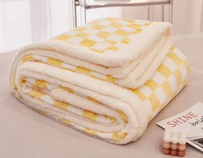 Produktbild von Kuscheldecke Kariert Doppelseitig Flauschige Weich Warm Dick Wohndecke Fleece Flanell 150 x 200cm 1,5kg Gelb Weihnachtsgeschenk