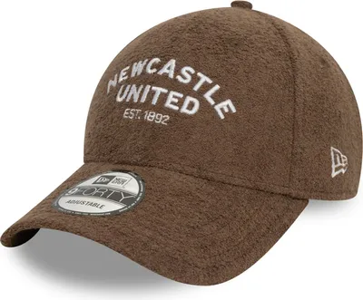 Zdjęcie produktu dla Regulowana czapka New Era 9Forty - TEDDY Newcastle United moss