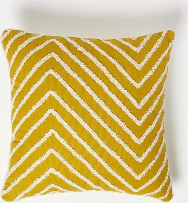 Produktbild von HOMESCAPES Tufted Kissen senfgelb 45 x 45 cm - Dekokissen Chevron-Muster