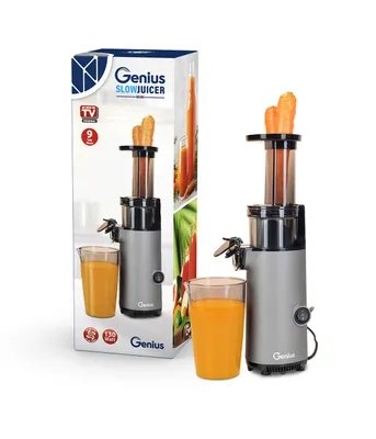 A slow juicer is shown next to its packaging, with a glass of juice and carrots.